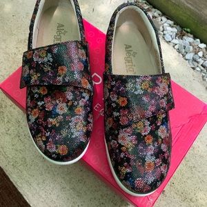 New Size 9 Alegria Woman’s Shoes